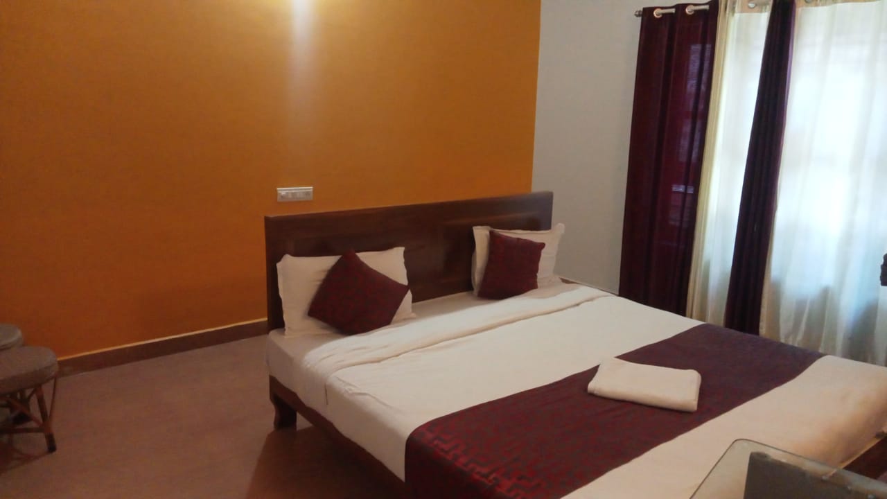 Cozy bedroom at Deva Maani